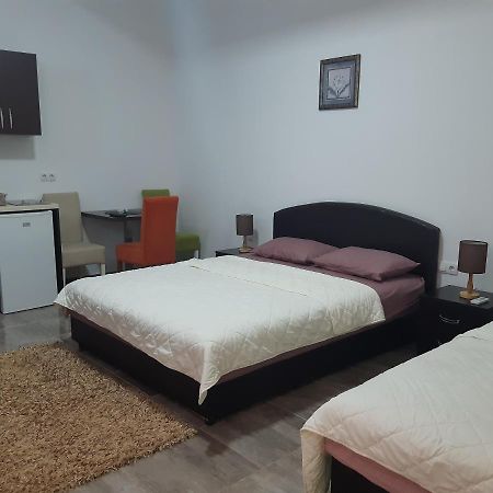 Zara Apartments 울친 외부 사진