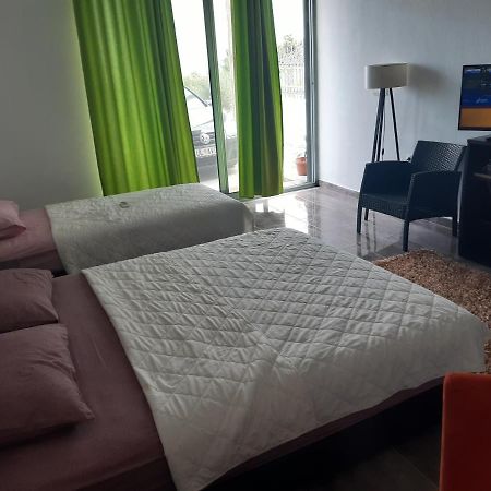 Zara Apartments 울친 외부 사진