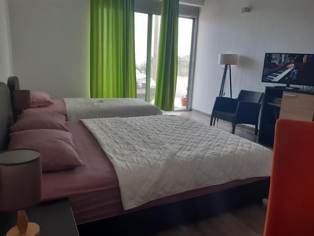 Zara Apartments 울친 외부 사진