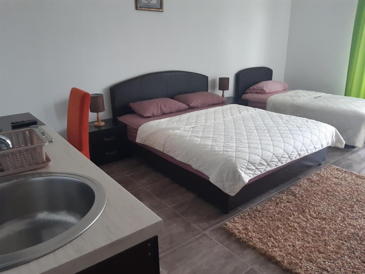 Zara Apartments 울친 외부 사진
