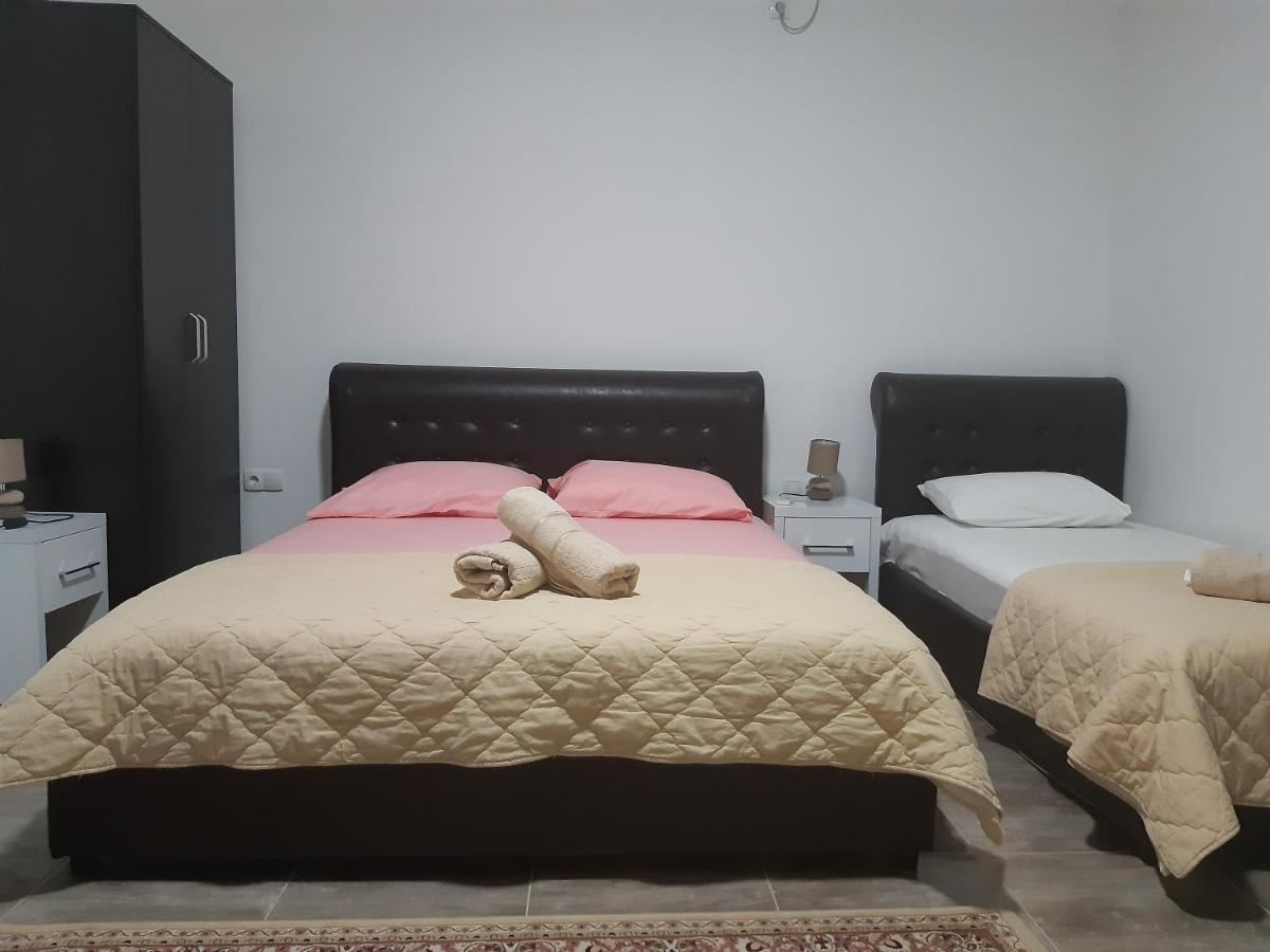 Zara Apartments 울친 외부 사진
