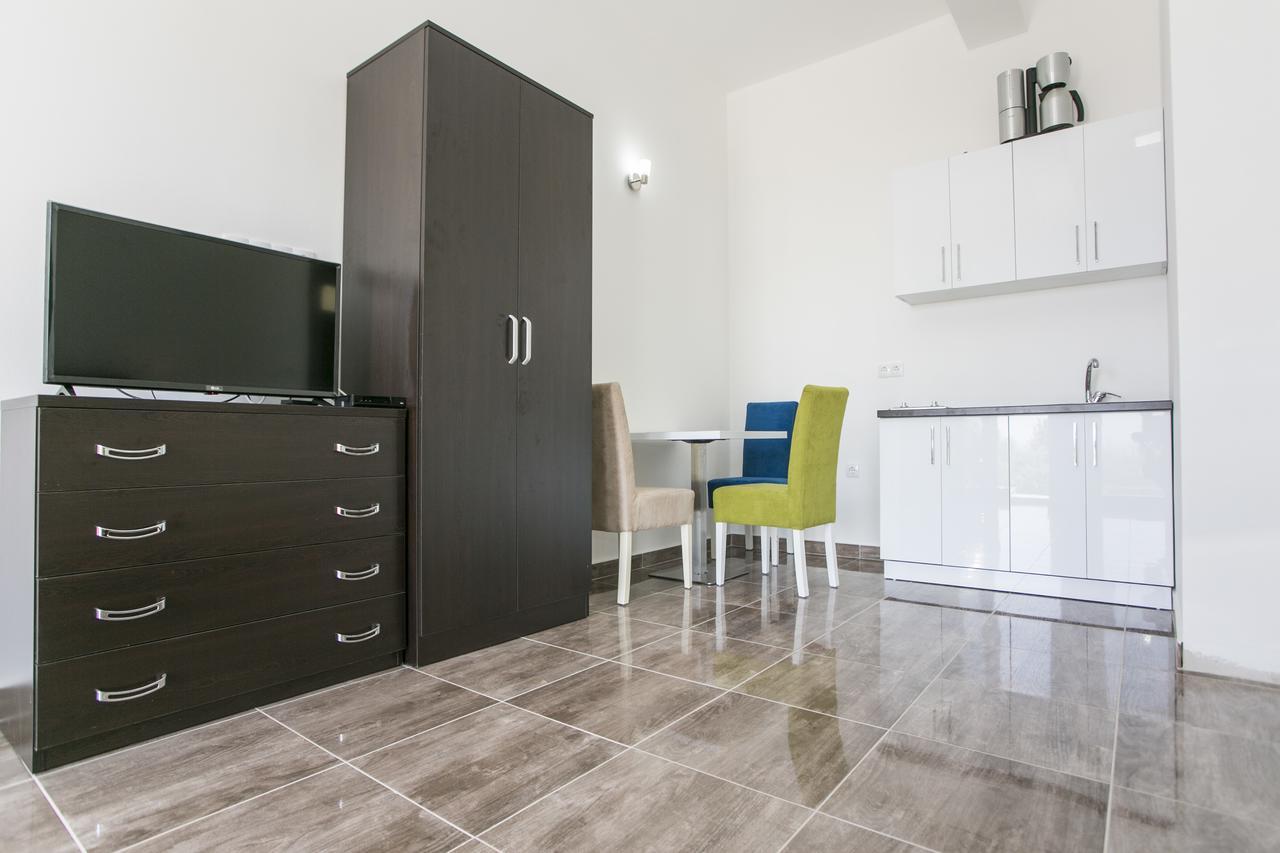 Zara Apartments 울친 외부 사진