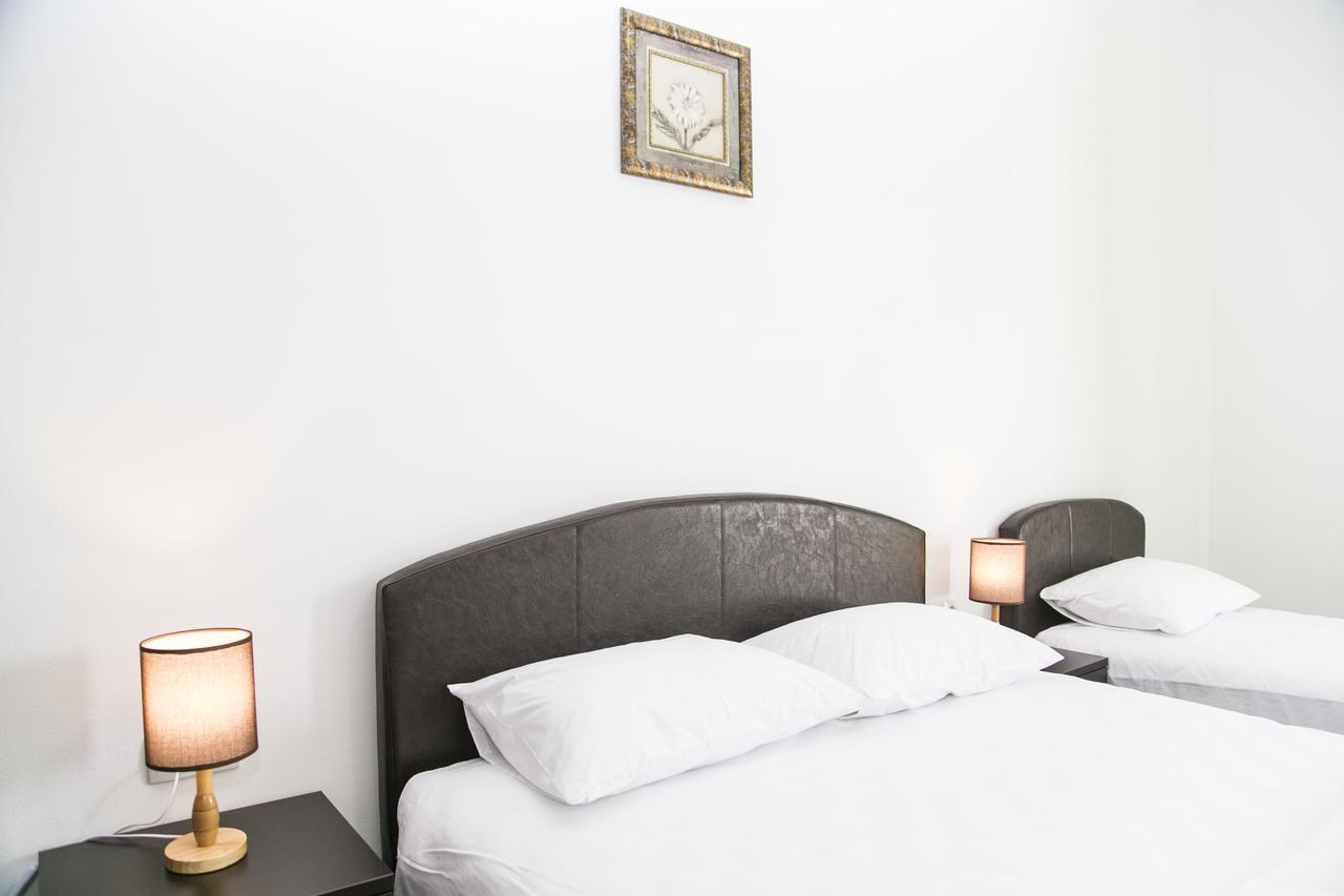 Zara Apartments 울친 외부 사진