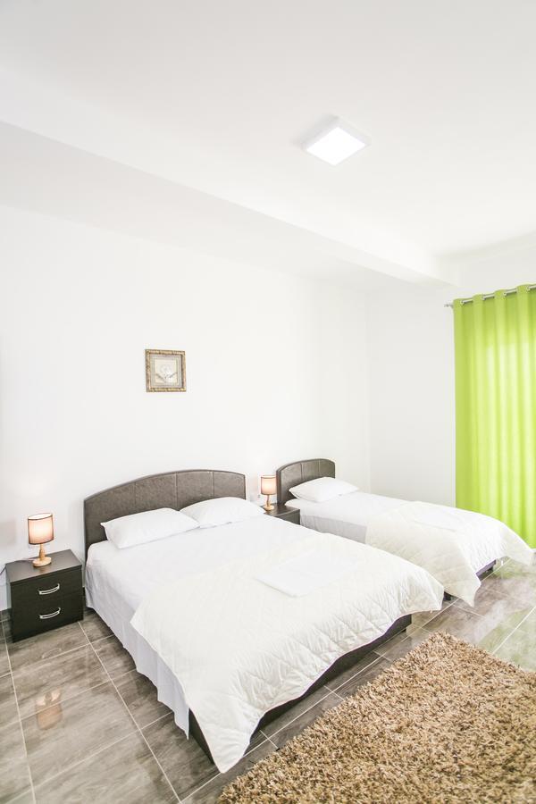 Zara Apartments 울친 외부 사진