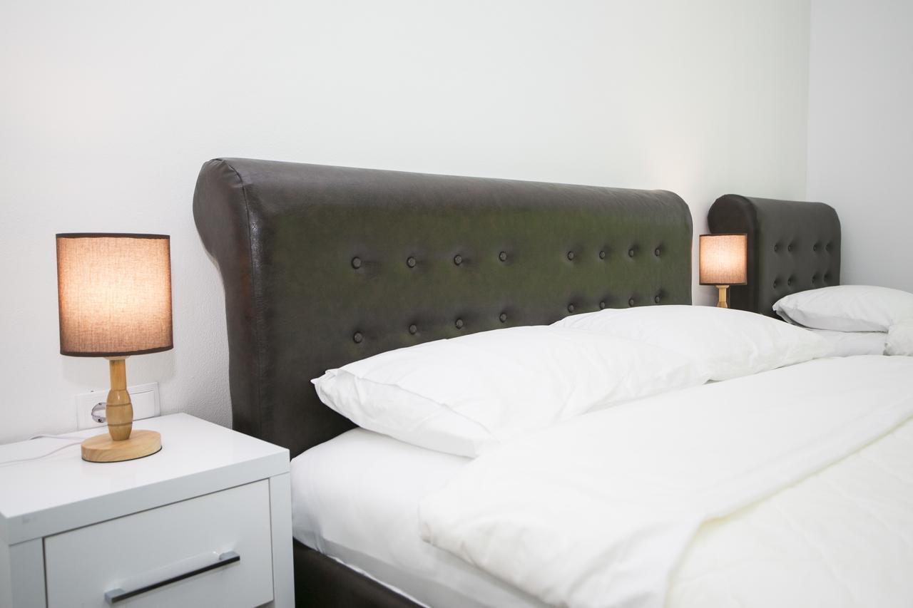 Zara Apartments 울친 외부 사진