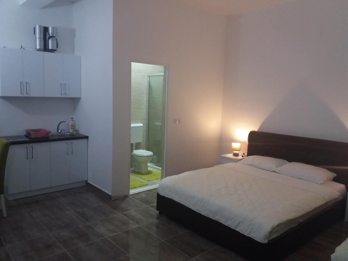 Zara Apartments 울친 외부 사진