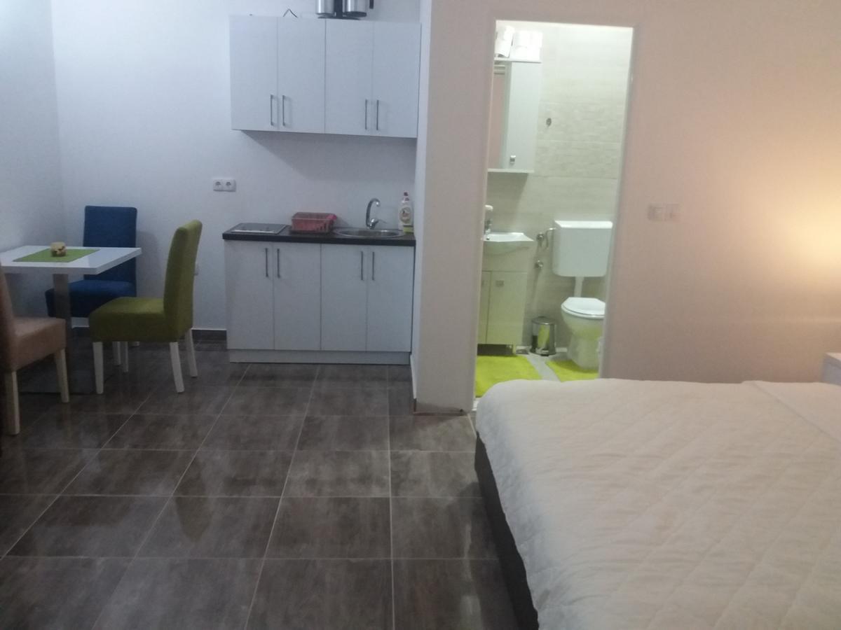 Zara Apartments 울친 외부 사진